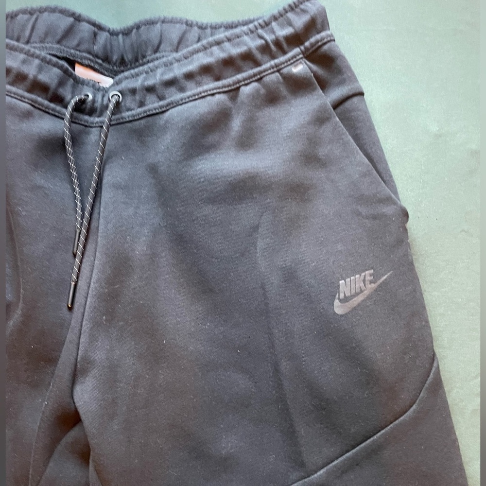 Black Nike tech joggers